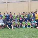 FOTO BERSAMA: Tokoh Sepakbola Bungo H. Sulaiman Ibrahim didampingi Ketua ASKAB PSSI Bungo, Jumiwan Aguza bersama pemain dan official Tim Bungo
